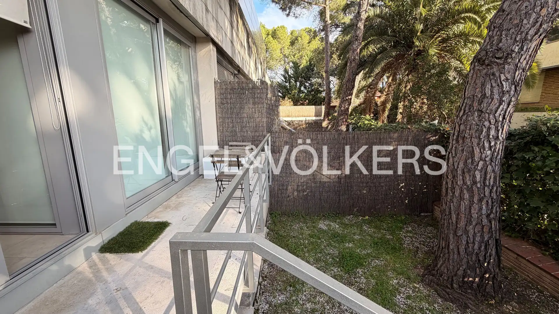 Terraza de Dúplex de alquiler en La Moraleja con Aire acondicionado, Calefacción y Jardín privado