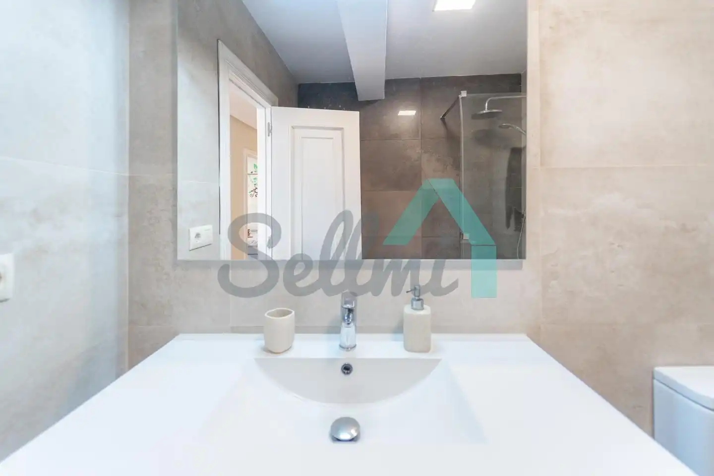 Bathroom of Flat for rent in Oviedo   with Heating, Parquet flooring and Furnished