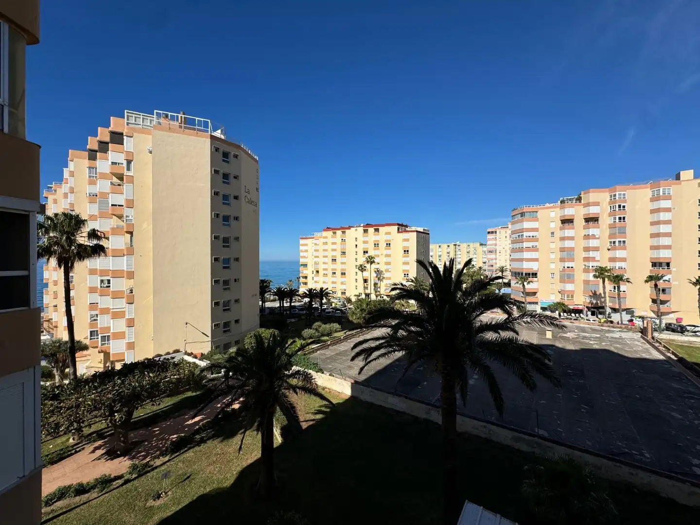 Außenansicht von Wohnung zum Verkauf in Torrox mit Klimaanlage, Terrasse und Möbliert
