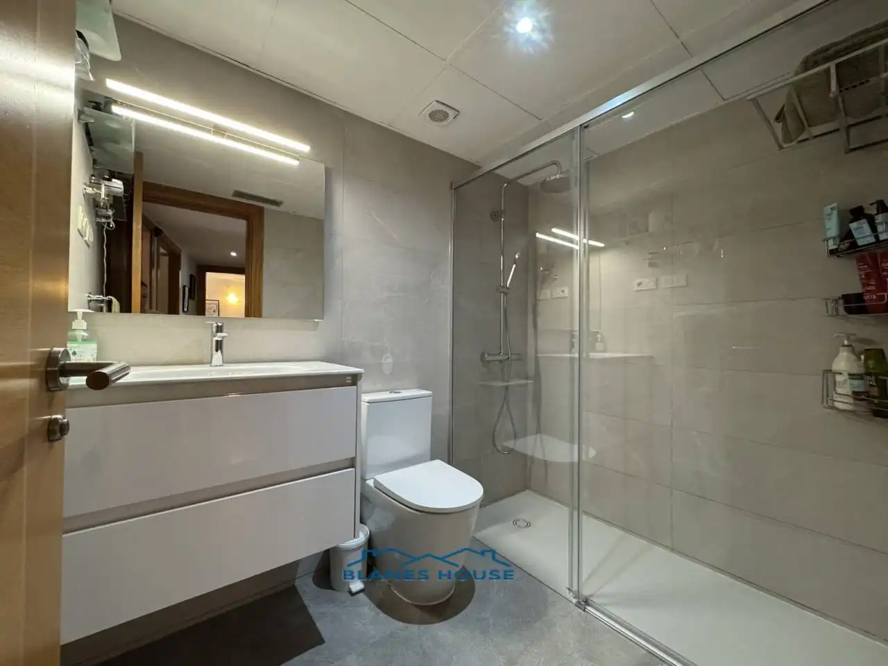 Bathroom of Flat for sale in Blanes  with Air Conditioner, Heating and Parquet flooring