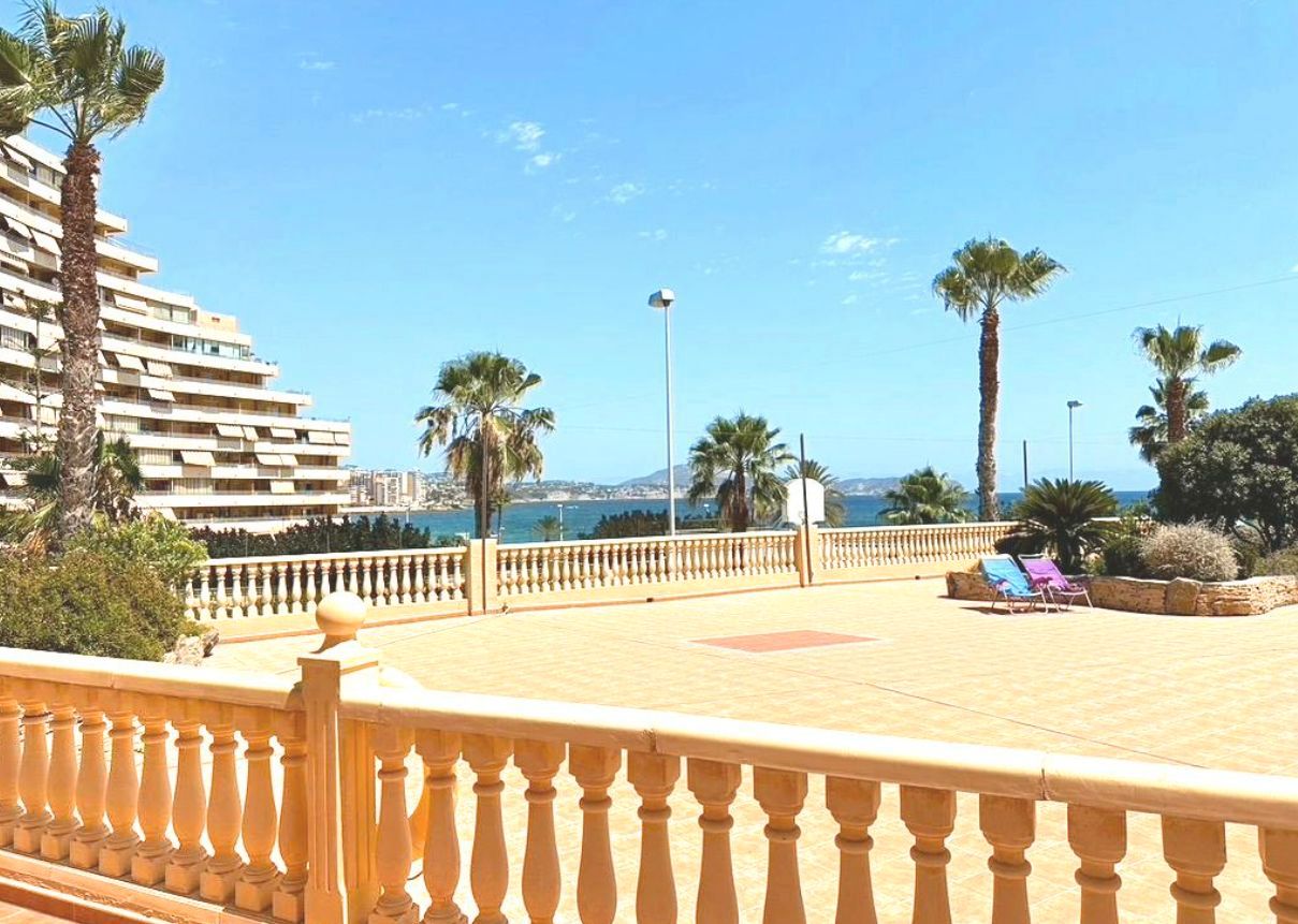 Vista exterior de Apartamento en venta en Calpe / Calp con Aire acondicionado, Calefacción y Jardín privado