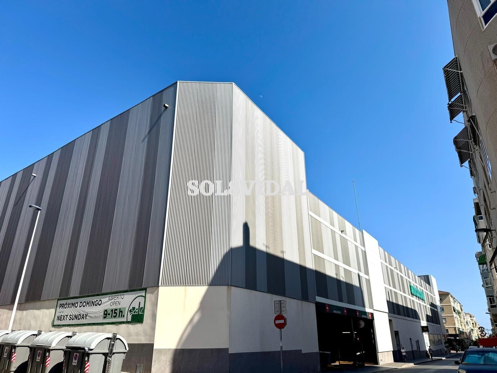 Vista exterior de Local de alquiler en Torrevieja