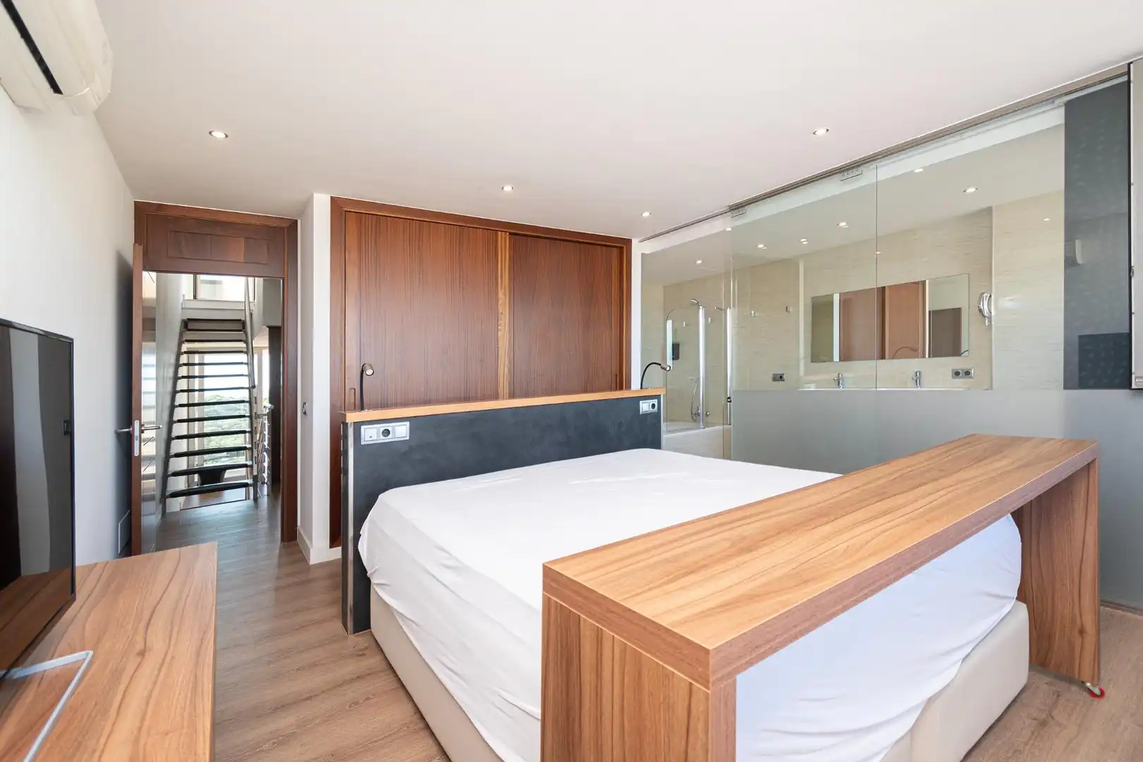 Schlafzimmer von Einfamilien-Reihenhaus zum Verkauf in Capdepera mit Klimaanlage, Privatgarten und Terrasse