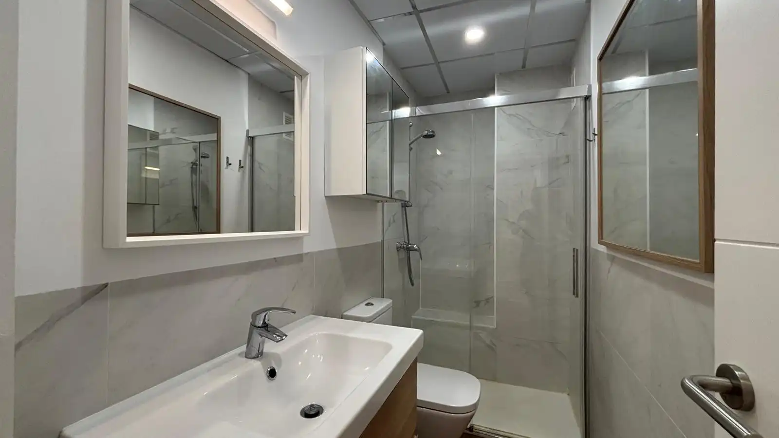 Badezimmer von Wohnungen zum Verkauf in Cartagena mit Klimaanlage, Heizung und Terrasse