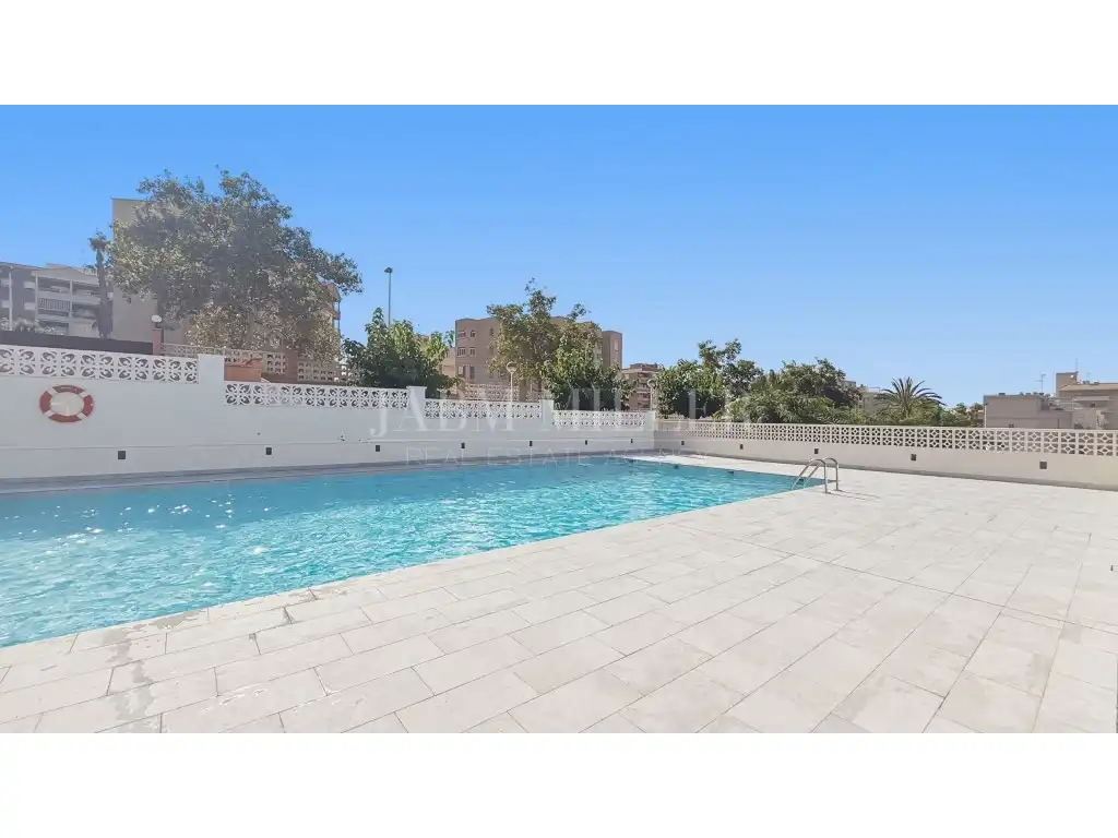 Piscina de Planta baja en venta en Elche / Elx