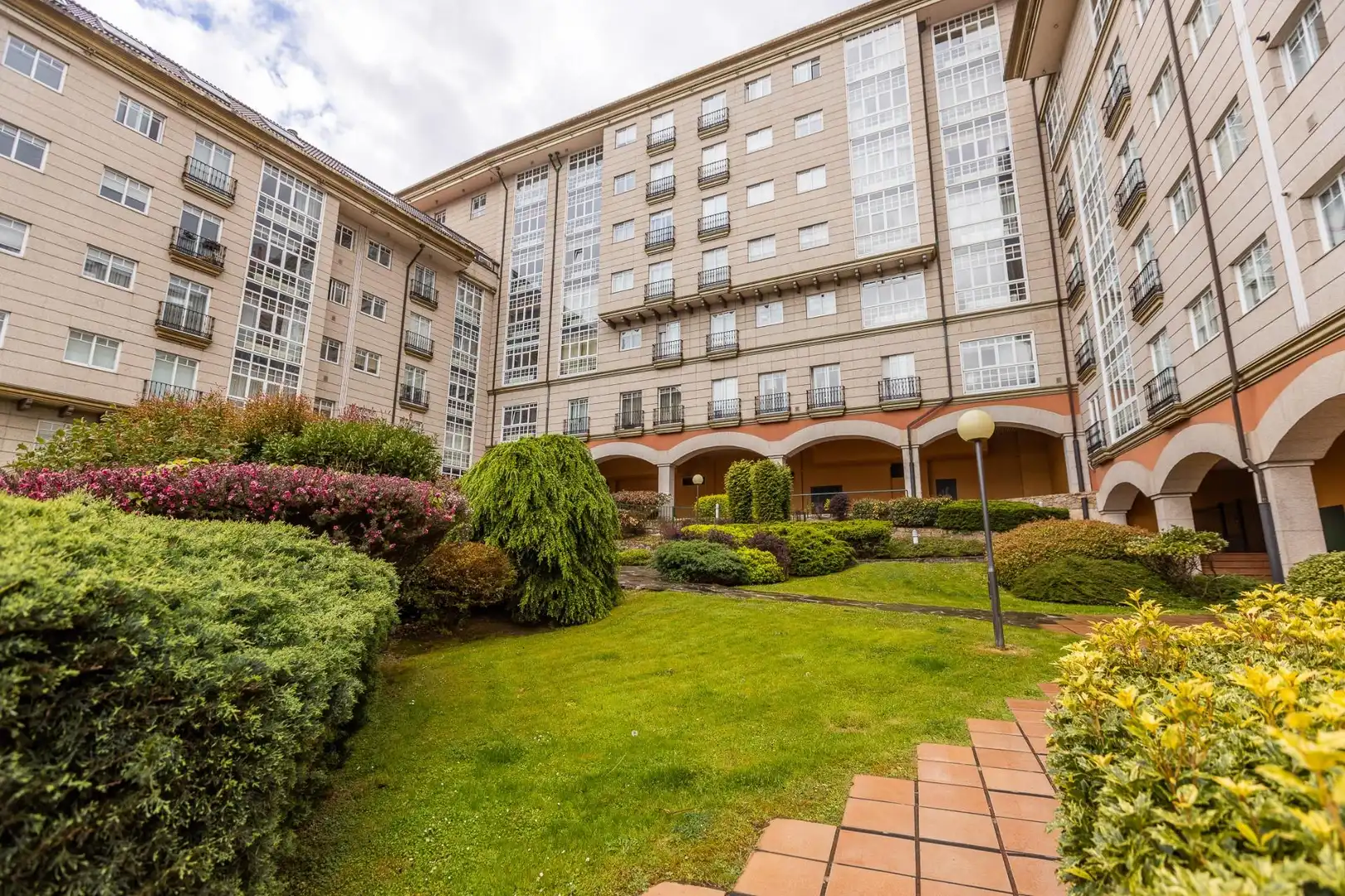Vista exterior de Dúplex en venta en A Coruña Capital  con Jardín privado, Trastero y Piscina comunitaria