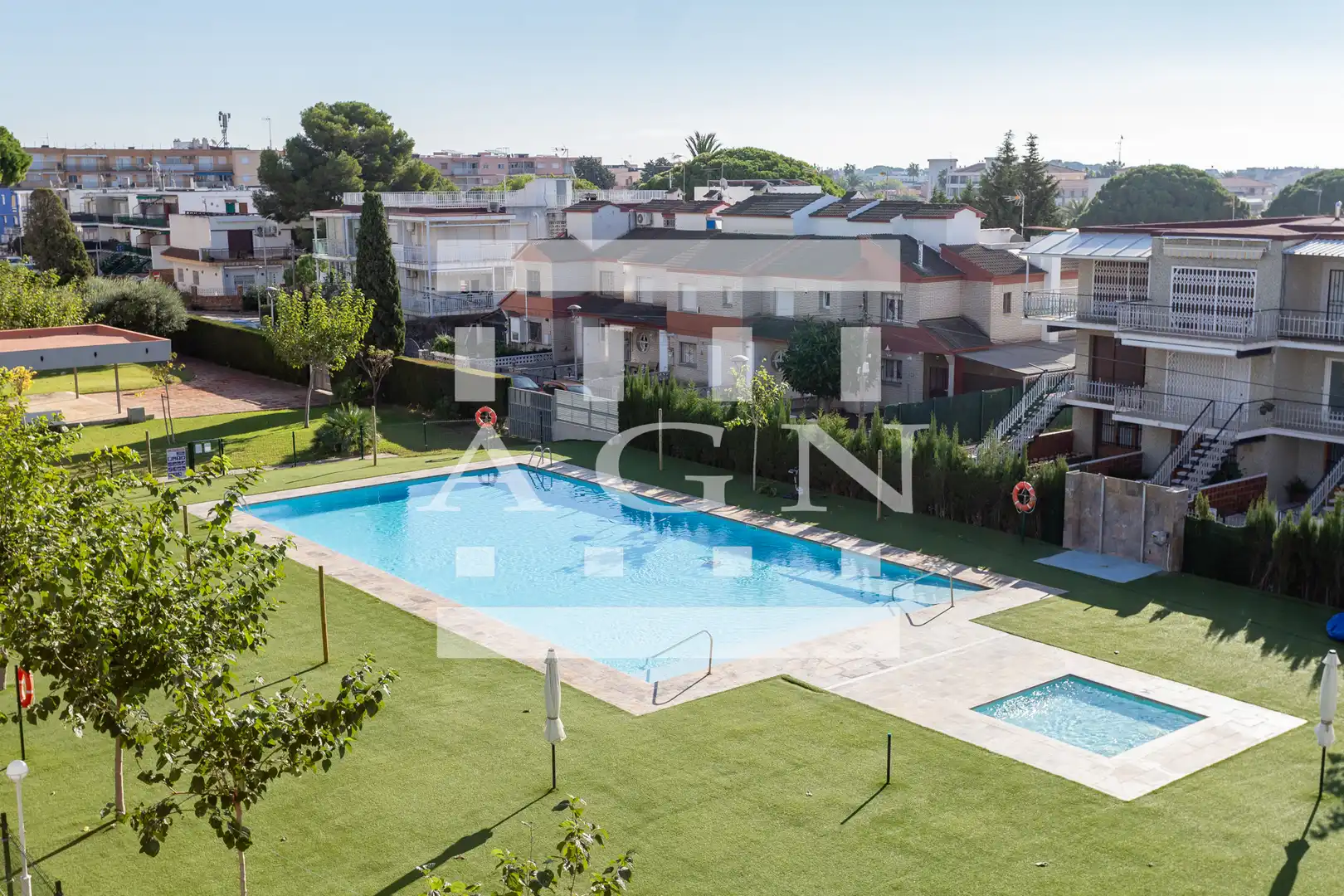 Piscina de Piso en venta en Cambrils con Calefacción, Terraza y Amueblado