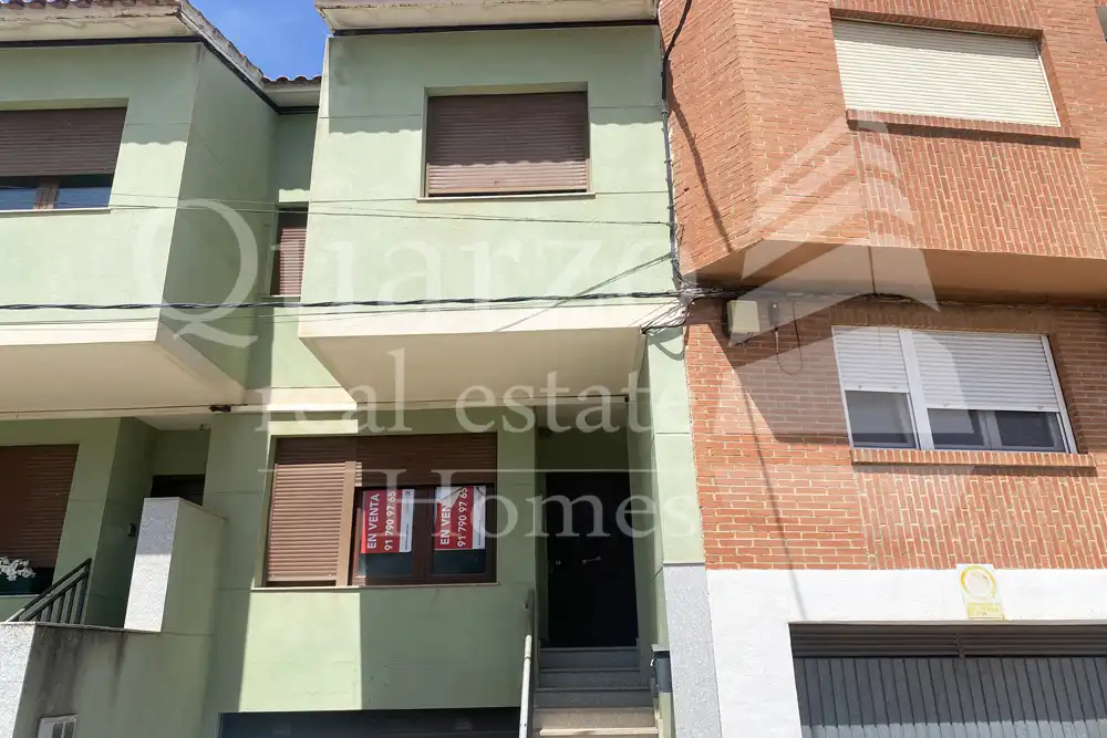 Vista exterior de Casa adosada en venda en El Bonillo amb Calefacció