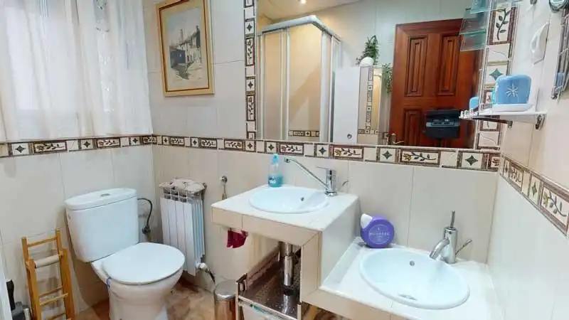 Bany de Casa o xalet en venda en La Muela amb Aire condicionat, Calefacció i Jardí privat