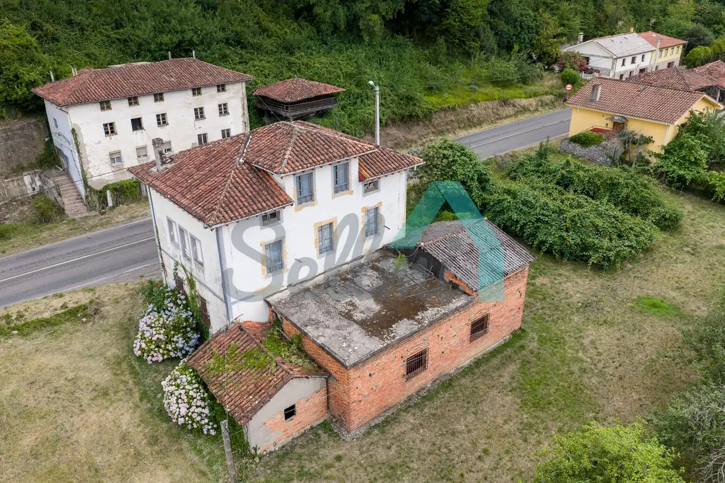 Vista exterior de Casa o chalet en venta en Salas con Calefacción, Jardín privado y Parquet