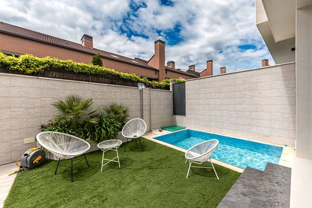 Casa adosada en Venta en C. de Arnedillo en Montecarmelo