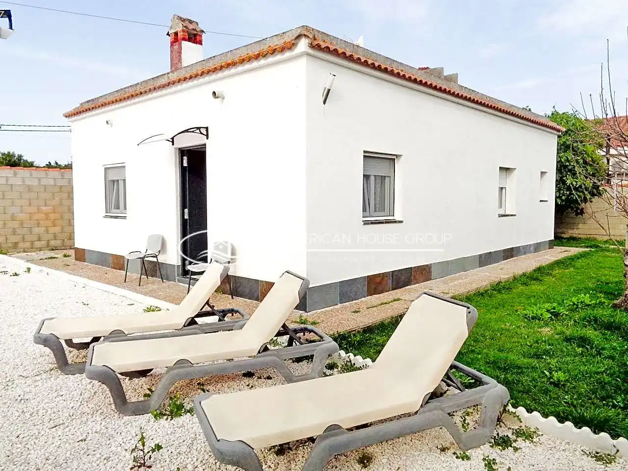 Vista exterior de Casa o xalet en venda en Chiclana de la Frontera amb Jardí privat, Traster i Piscina