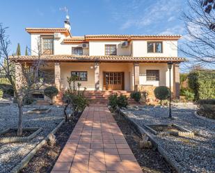 Vista exterior de Casa o xalet en venda en Atarfe amb Calefacció, Jardí privat i Terrassa