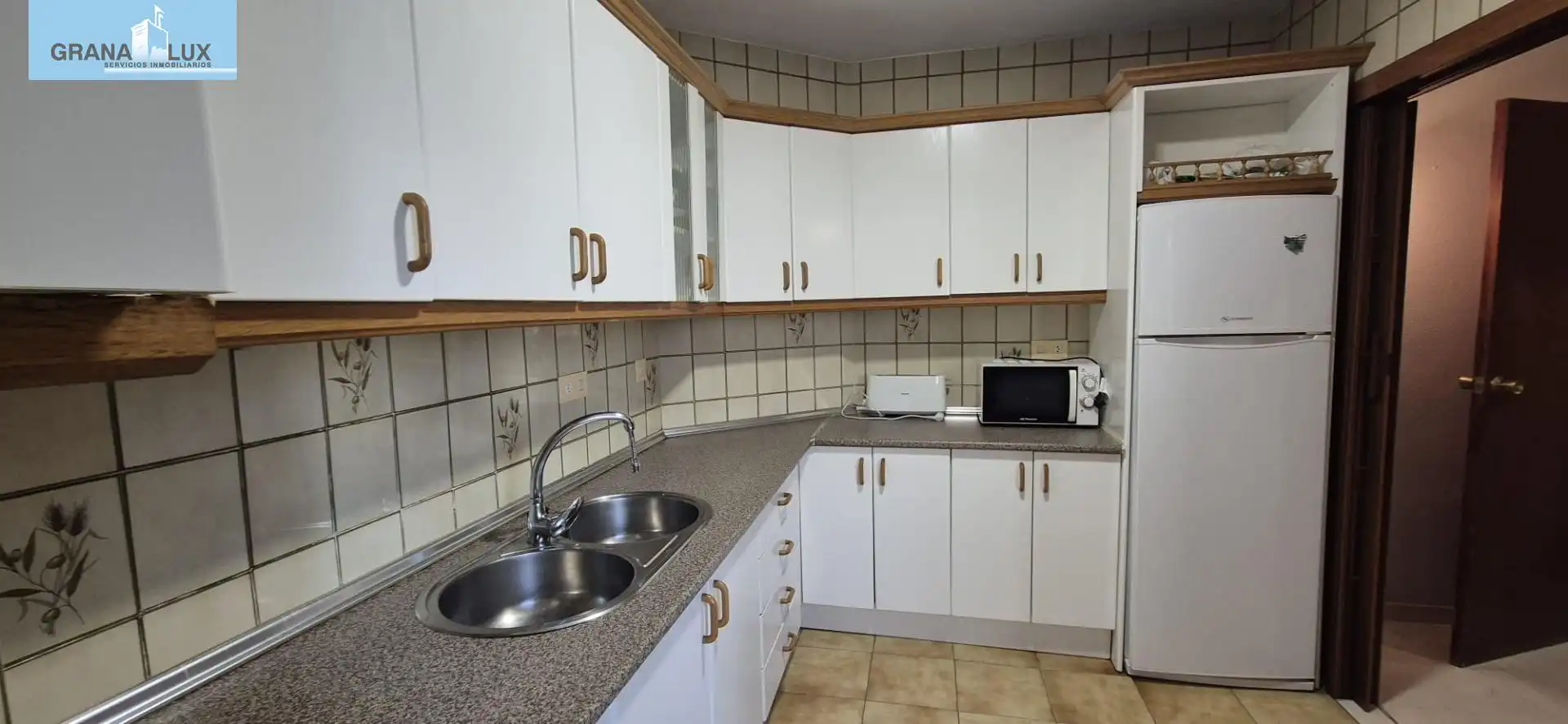 Kitchen of Flat for rent in Granada  with Heating, Furnished and Balcony