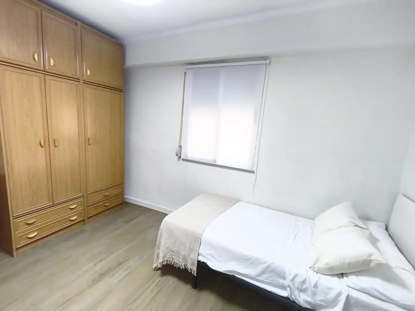 Bedroom of Flat for rent in Valencia  with Air Conditioner, Heating and Terrace