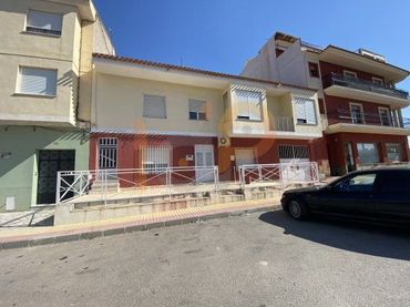 Casa con balcón en venta en Puerto Lumbreras