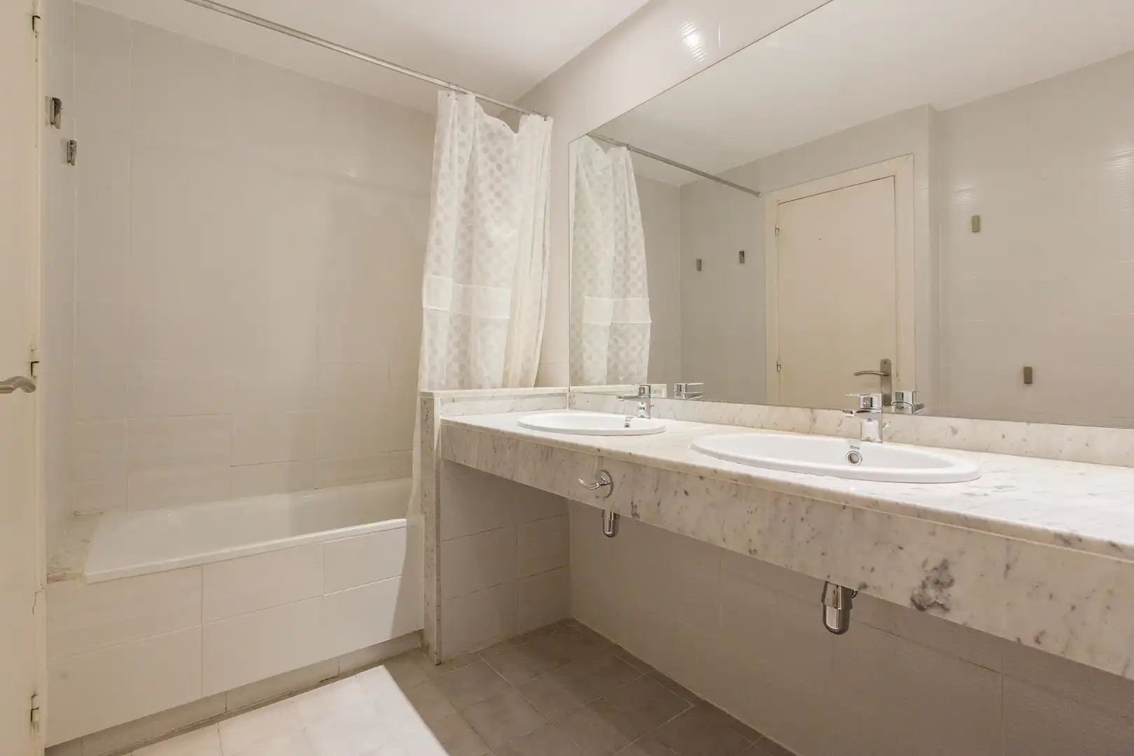 Wohnung zur Miete in Calle del Pisuerga, La Maternitat i Sant Ramon