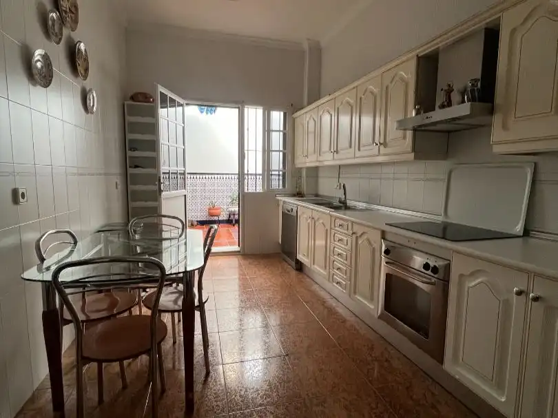 Cuina de Casa o xalet en venda en La Luisiana amb Aire condicionat, Terrassa i Balcó