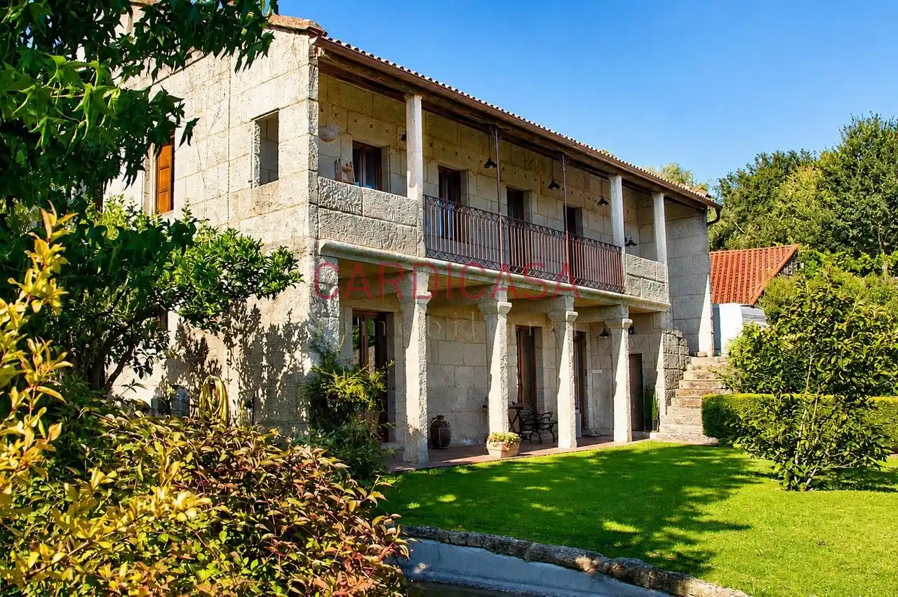 Vista exterior de Casa o xalet en venda en Mondariz amb Calefacció, Jardí privat i Terrassa