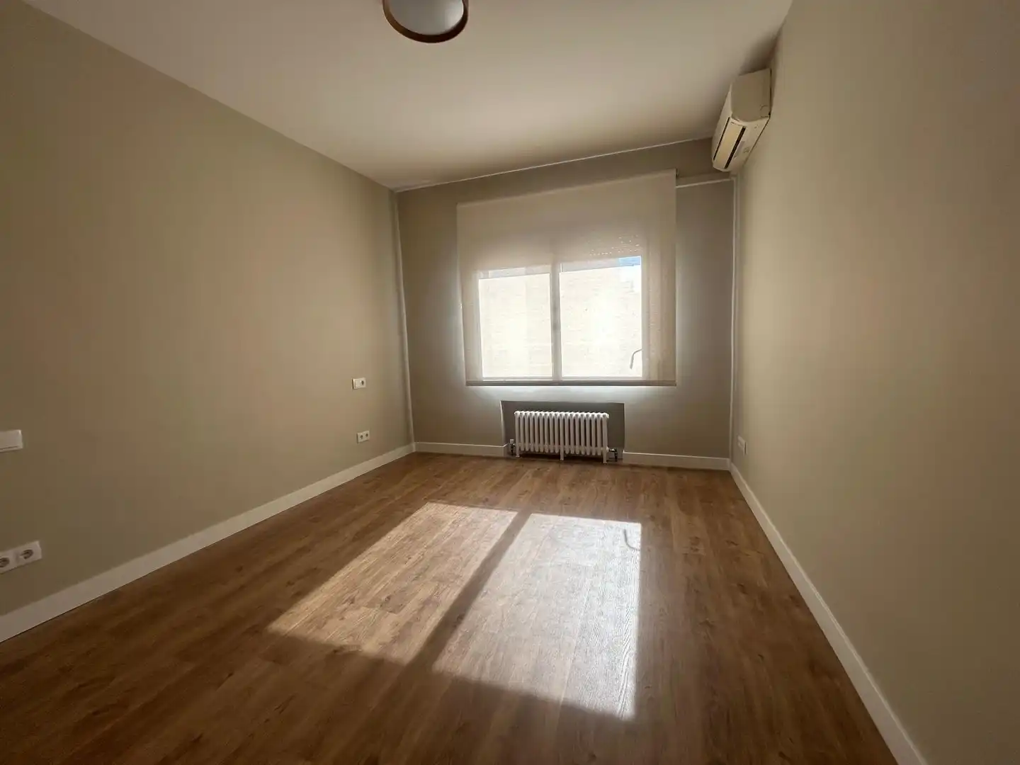 Bedroom of Flat for rent in Madrid  with Air Conditioner, Heating and Terrace