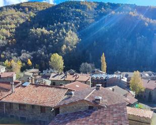 Vista exterior de Àtic en venda en Setcases amb Calefacció, Parquet i Terrassa