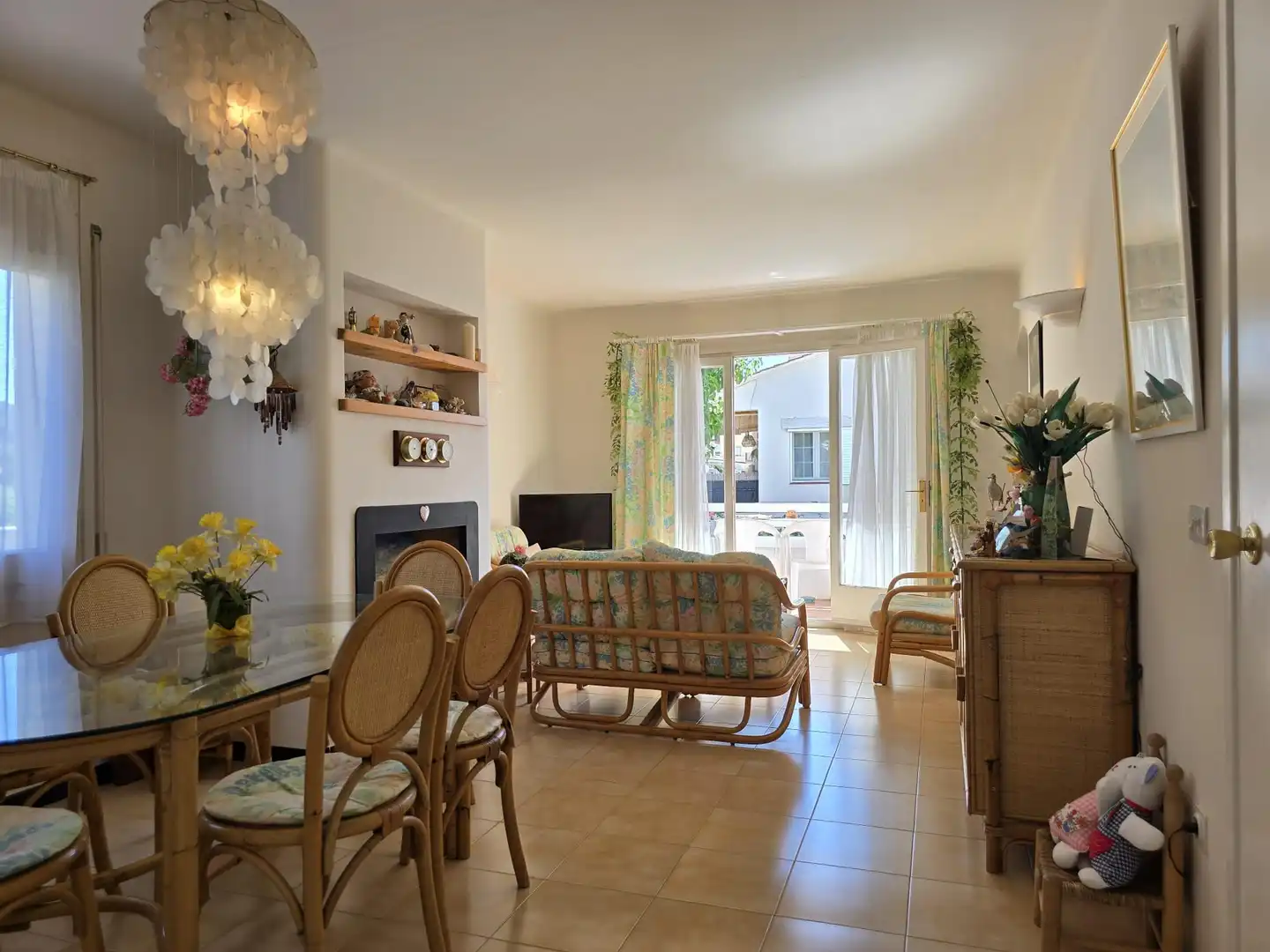Sala de estar de Casa o chalet en venta en L'Estartit con Aire acondicionado, Jardín privado y Terraza