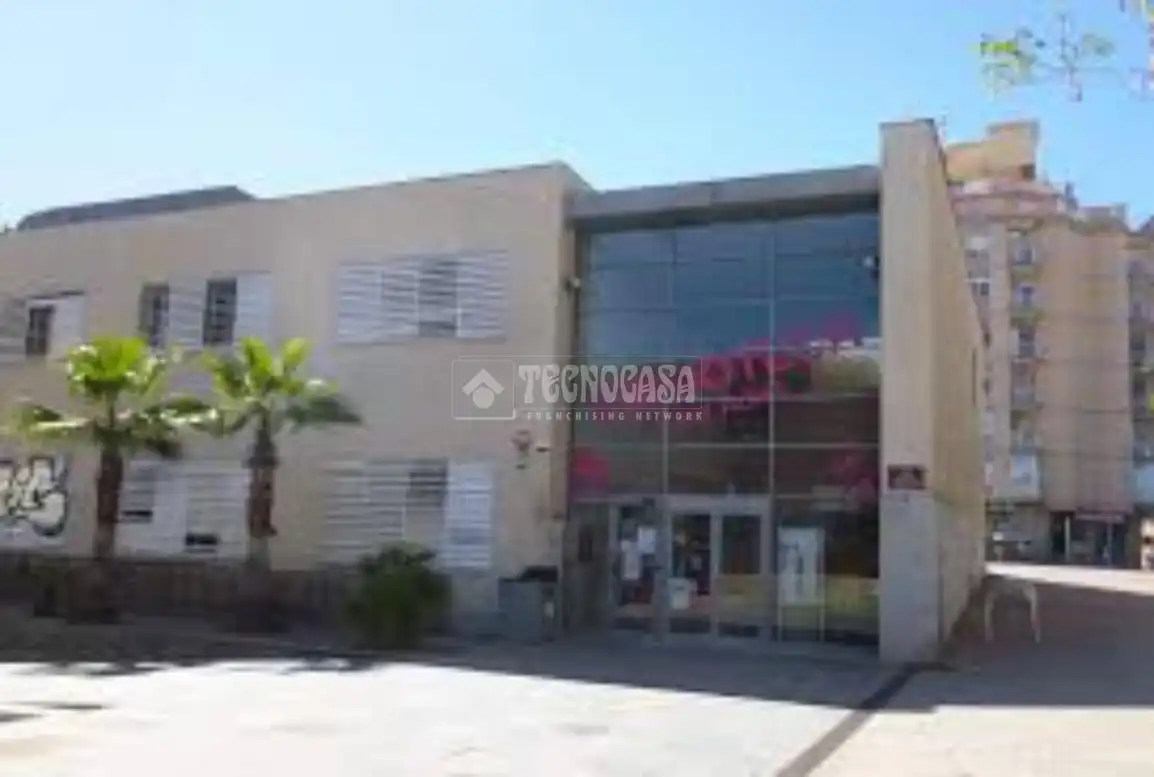 Vista exterior de Piso en venta en Sant Adrià de Besòs con Aire acondicionado