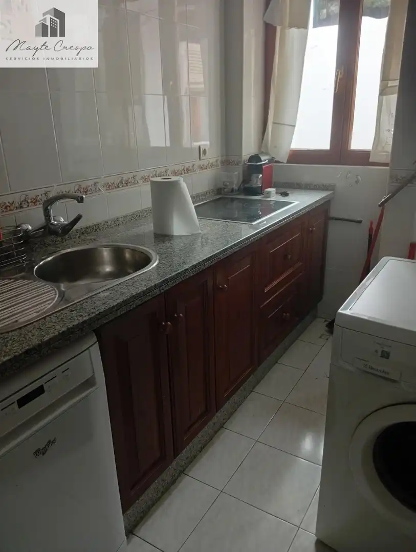 Cuina de Pis de lloguer en Granada amb Aire condicionat, Calefacció i Moblat