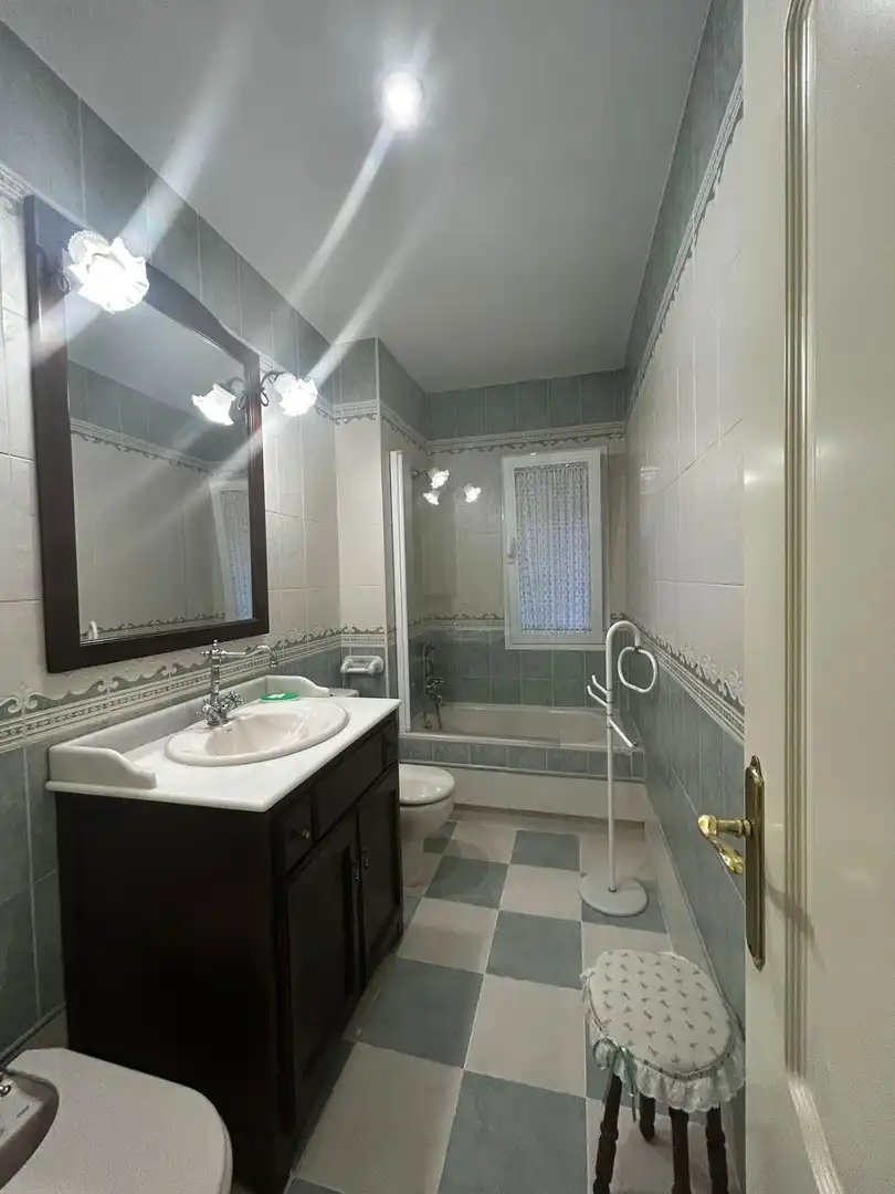 Badezimmer von Wohnung zum Verkauf in Córdoba mit Terrasse, Abstellraum und Balkon