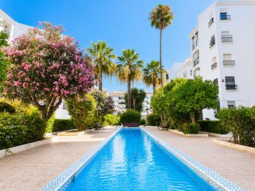 Apartment mit Pool zum Verkauf in San Luis de Sabinillas