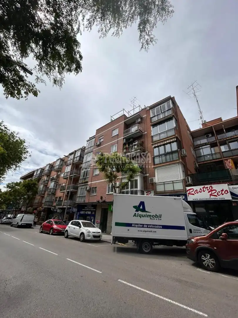 Vista exterior de Piso en venta en Madrid con Calefacción y Terraza