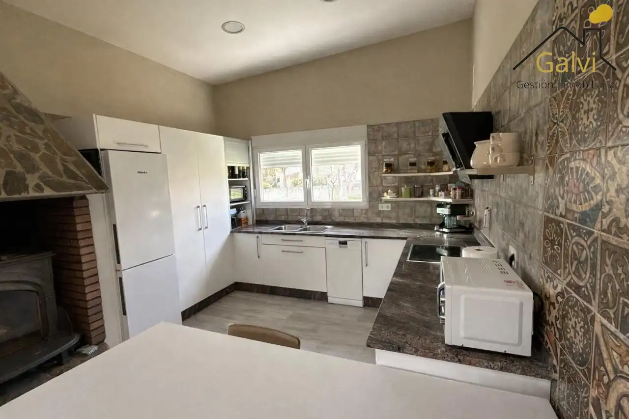 Cocina de Casa o chalet en venta en Lugo con Calefacción, Jardín privado y Terraza