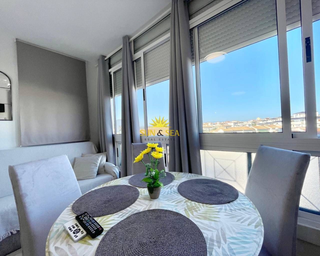 Habitación de Estudio de alquiler en Torrevieja con Calefacción, Terraza y Piscina