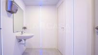 Bathroom of Premises to rent in  Barcelona Capital