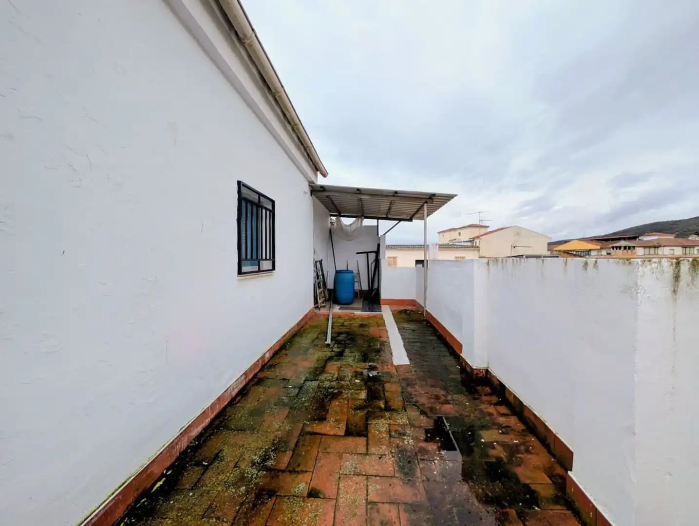 Vista exterior de Casa o xalet en venda en Loja amb Aire condicionat, Terrassa i Traster