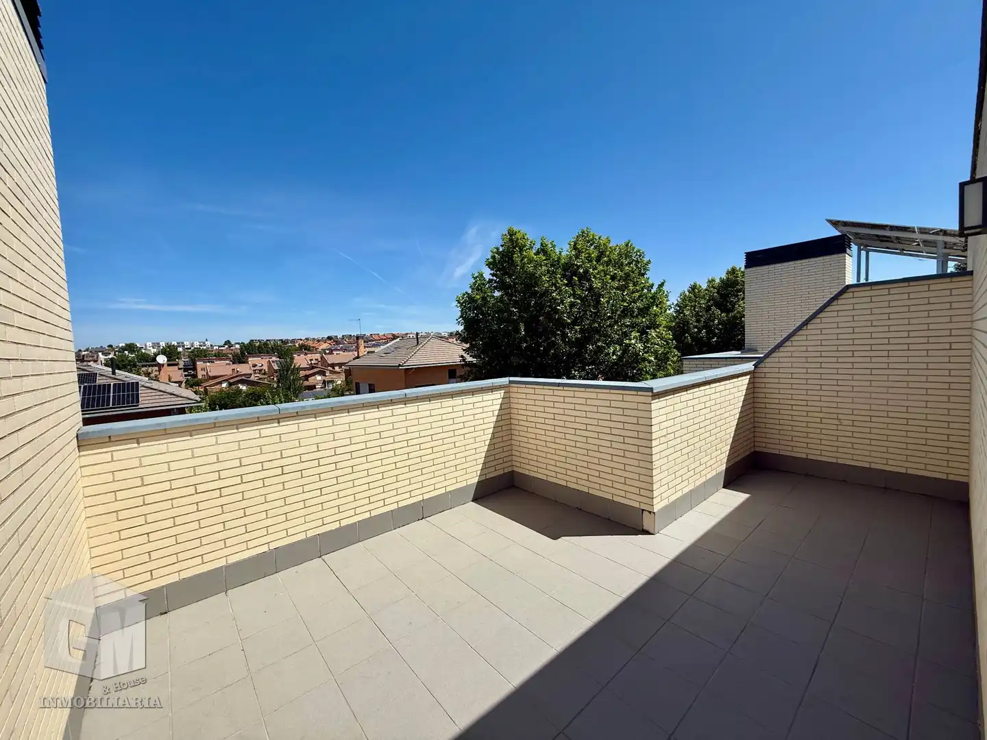 Terrasse von Einfamilien-Reihenhaus zum Verkauf in Arroyomolinos (Madrid) mit Klimaanlage, Heizung und Privatgarten