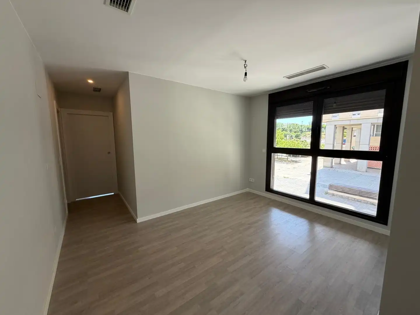 Bedroom of Flat for sale in Zaragoza  with Air Conditioner, Heating and Community pool