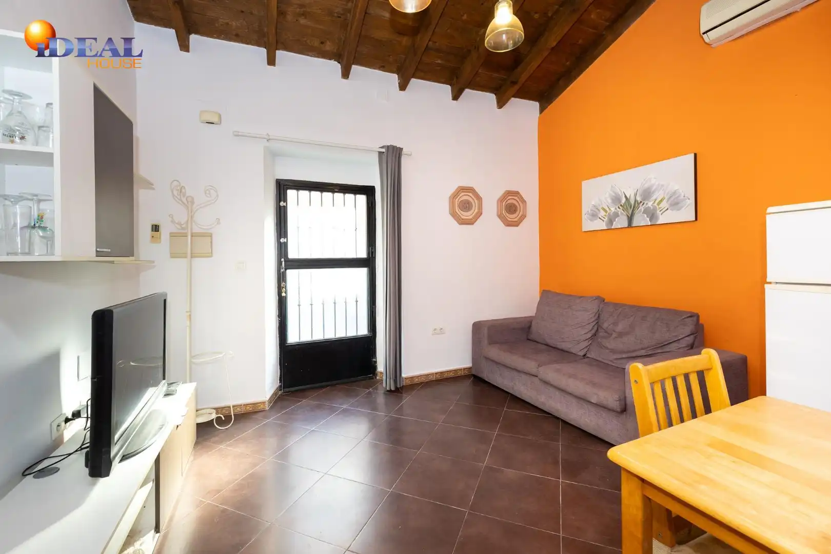 Sala d'estar de Casa adosada en venda en Motril amb Aire condicionat
