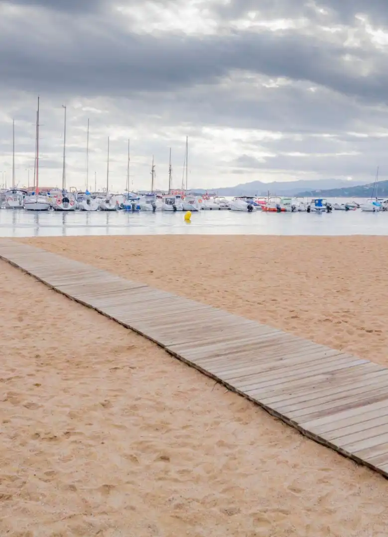 Außenansicht von Wohnung zur Miete in Avinguda Catalunya