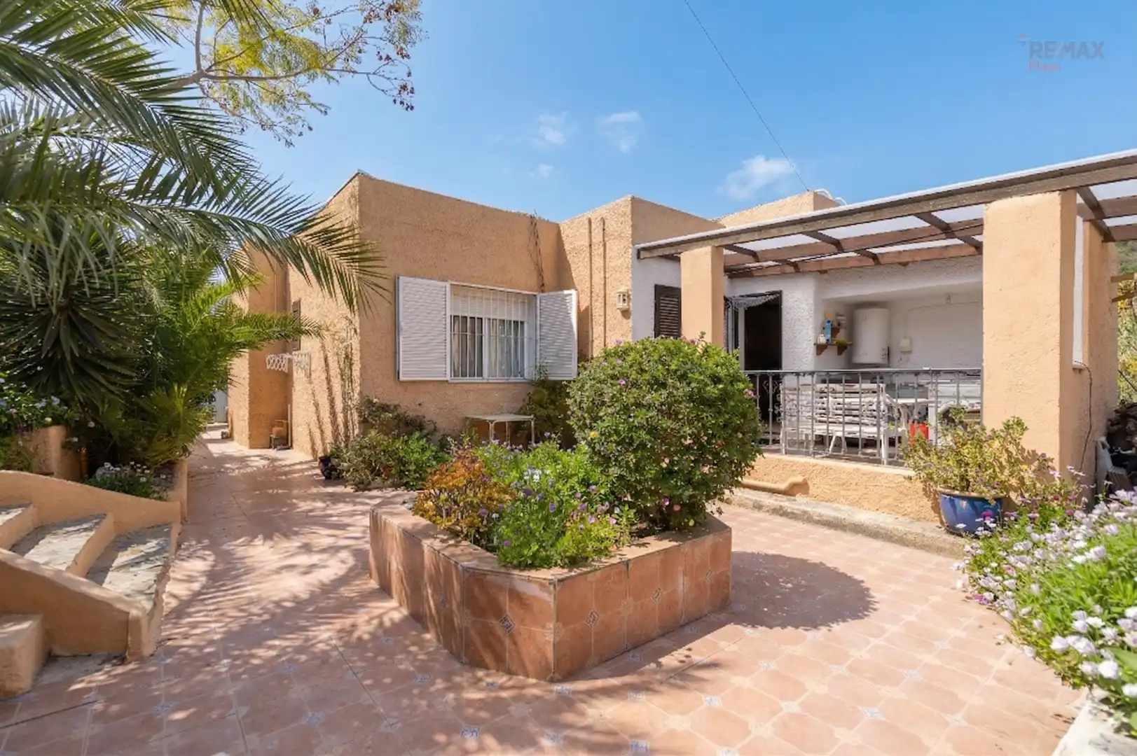 Detached house with pool for sale in Calle Águilas