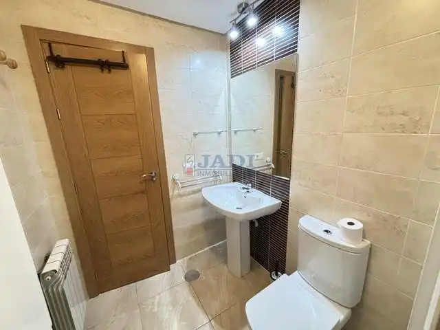 Baño de Apartamento en venta en Valdepeñas con Aire acondicionado, Calefacción y Amueblado