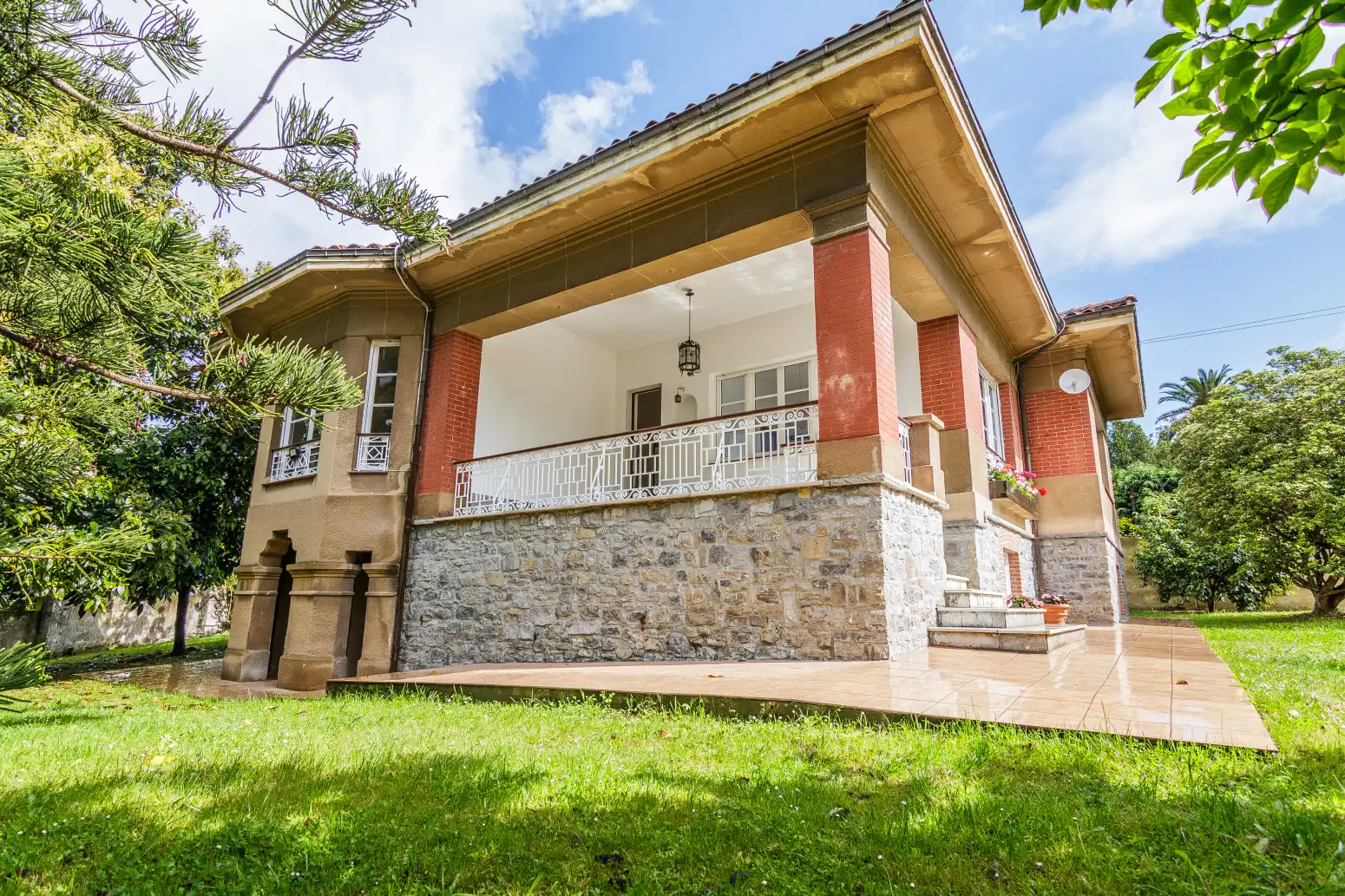 Exterior view of Houses for rent in Gijón   with Heating, Private garden and Terrace