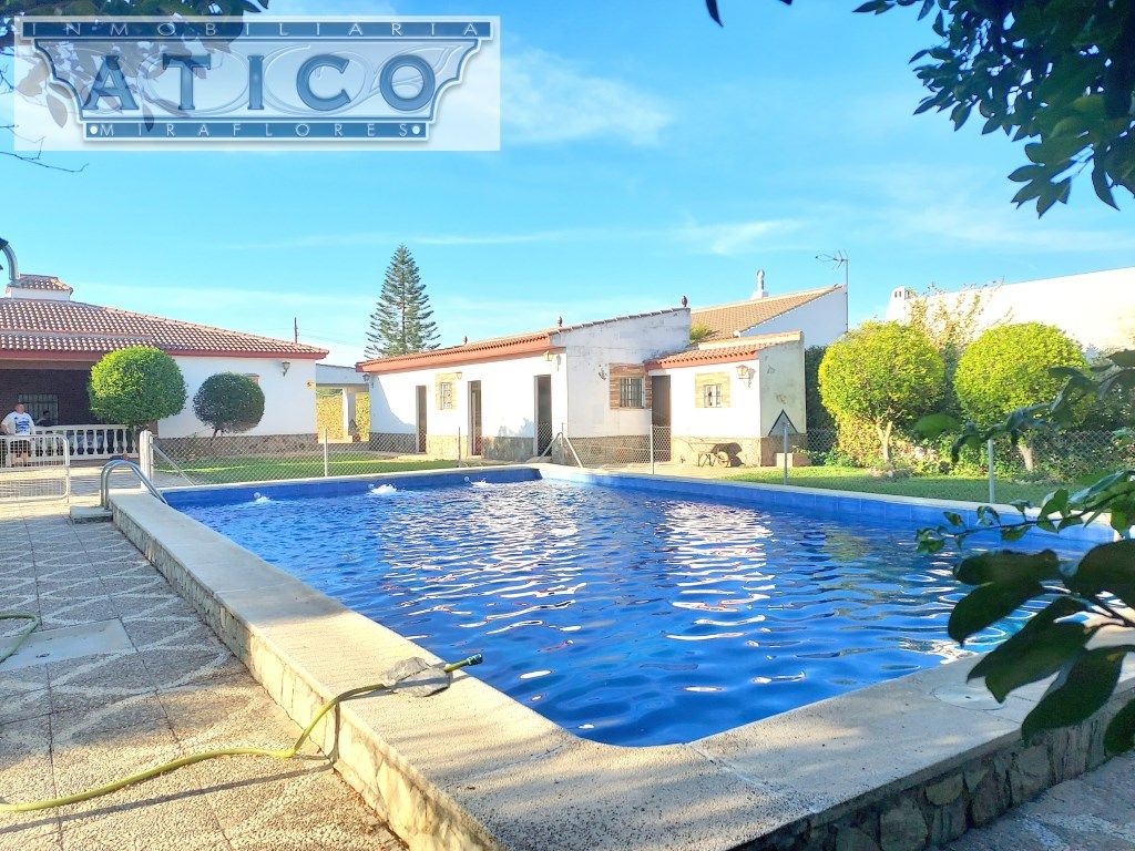 Vista exterior de Casa o xalet en venda en La Rinconada