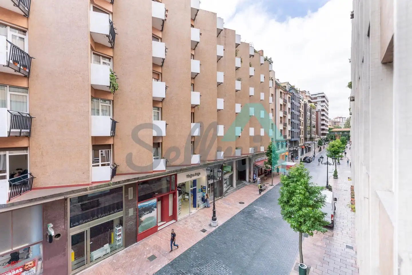 Vista exterior de Pis de lloguer en Oviedo  amb Calefacció, Terrassa i Moblat