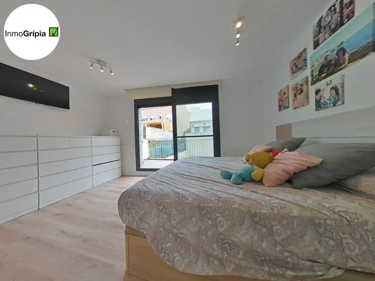 Bedroom of Houses for sale in Terrassa  with Air Conditioner, Heating and Terrace