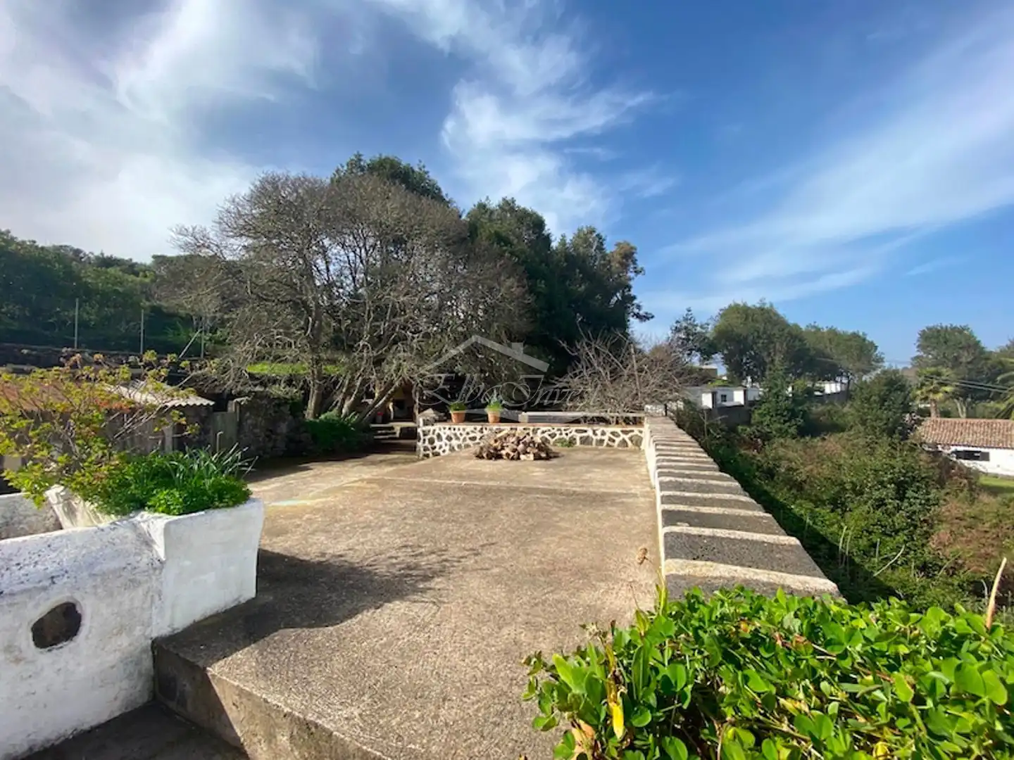 Vista exterior de Casa o xalet en venda en El Tanque amb Jardí privat, Terrassa i Traster