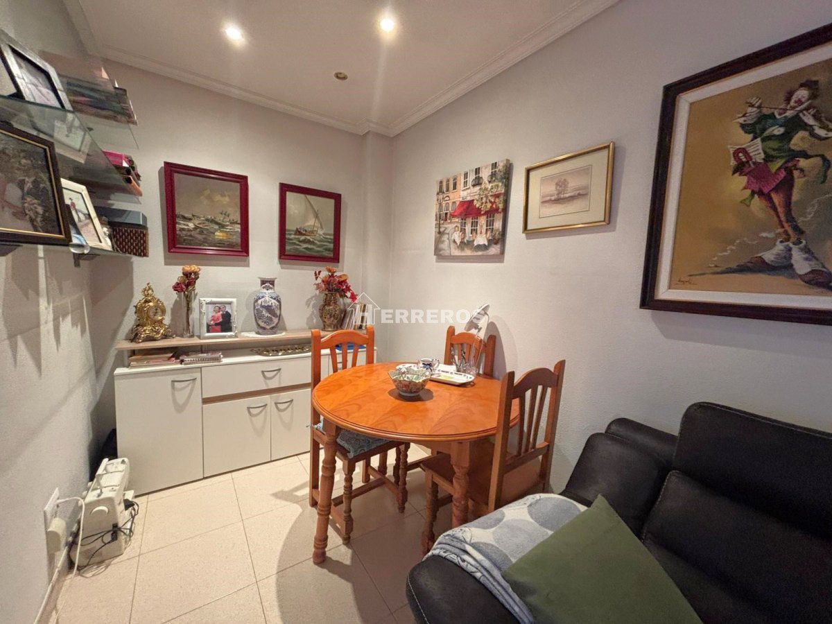 Menjador de Pis en venda en  Logroño amb Calefacció, Parquet i Traster