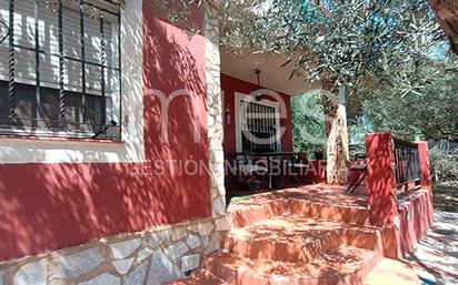 Vista exterior de Casa o xalet en venda en Chiva amb Terrassa