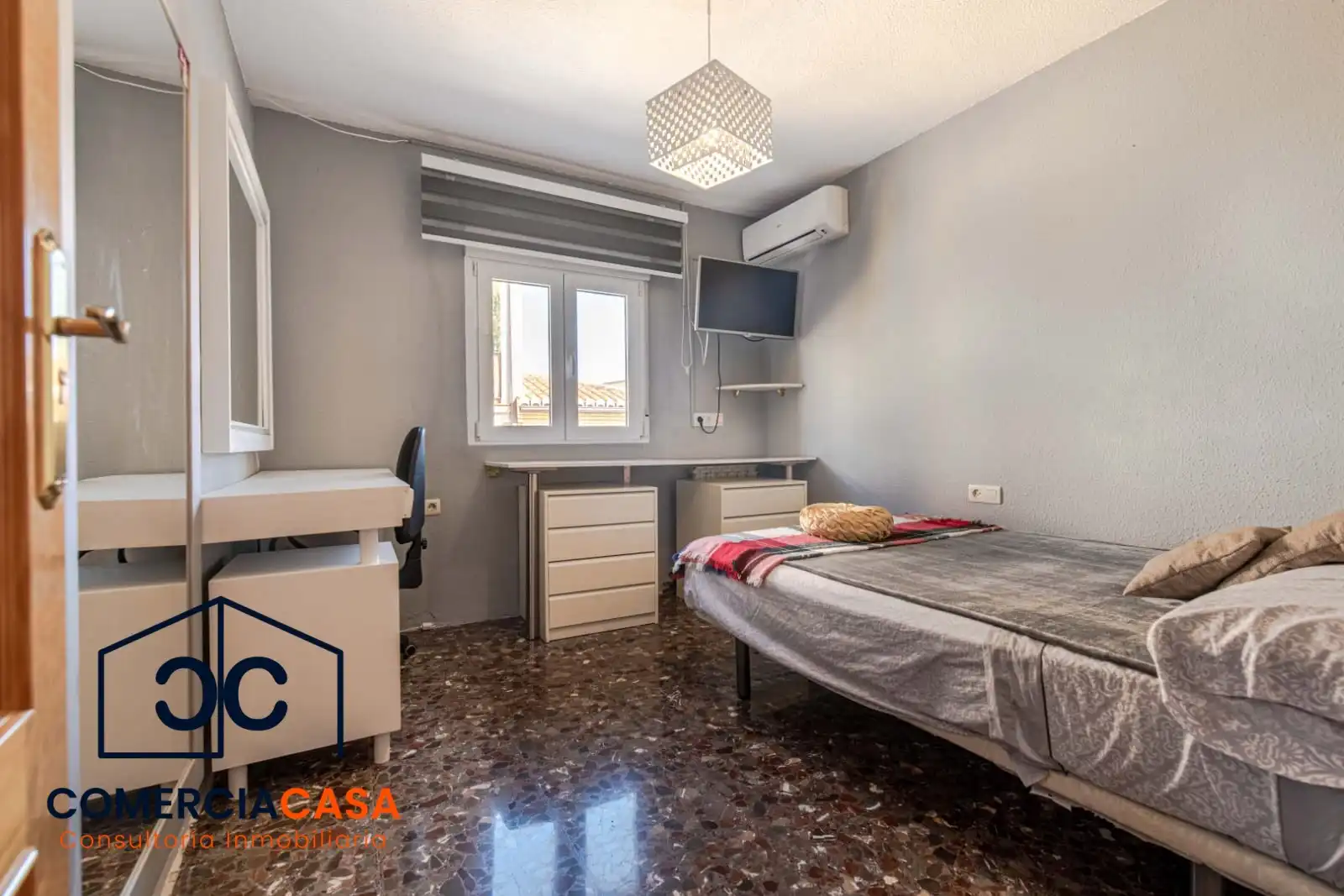 Habitación de Casa adosada en venta en Las Gabias con Aire acondicionado, Calefacción y Terraza