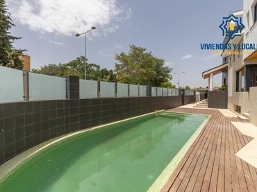 Villa con piscina in vendita a Urbanizacion EL CARMELO